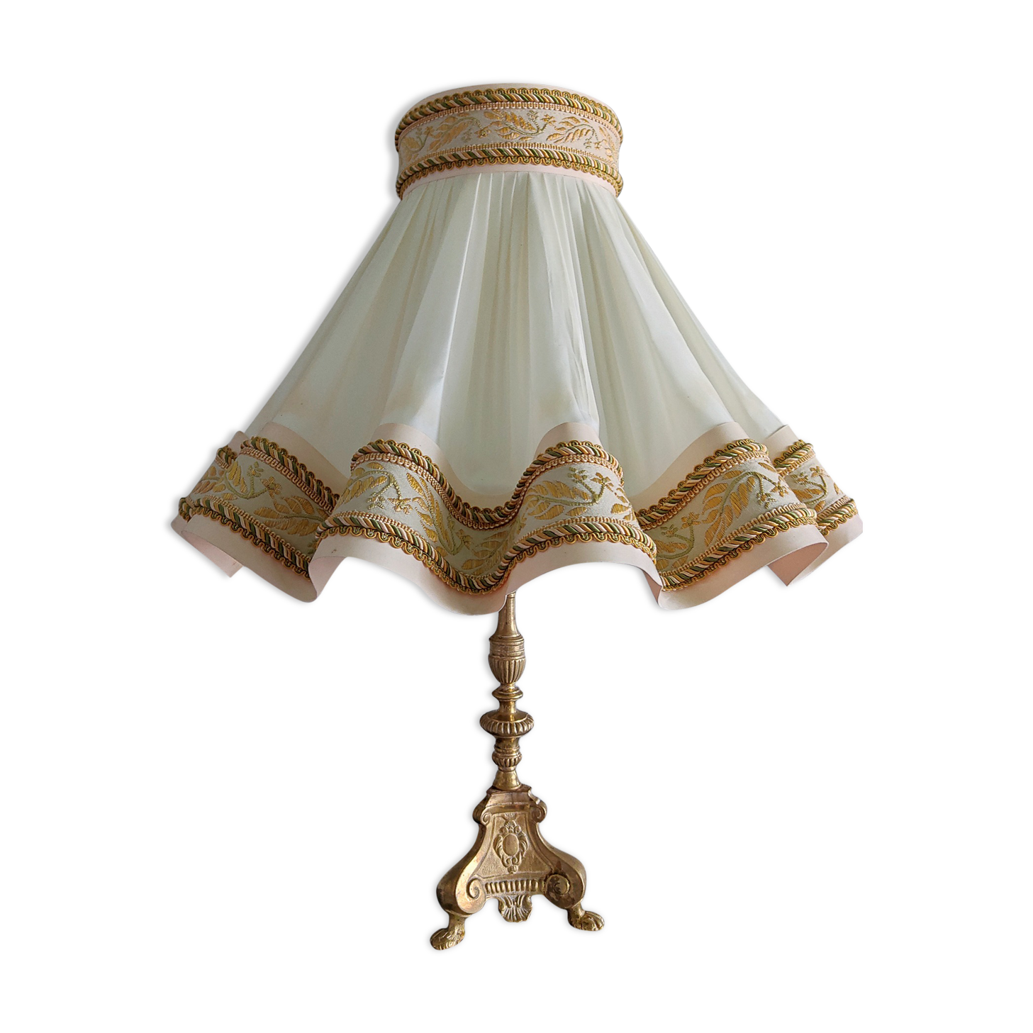 Bronze lamp and petticoats
