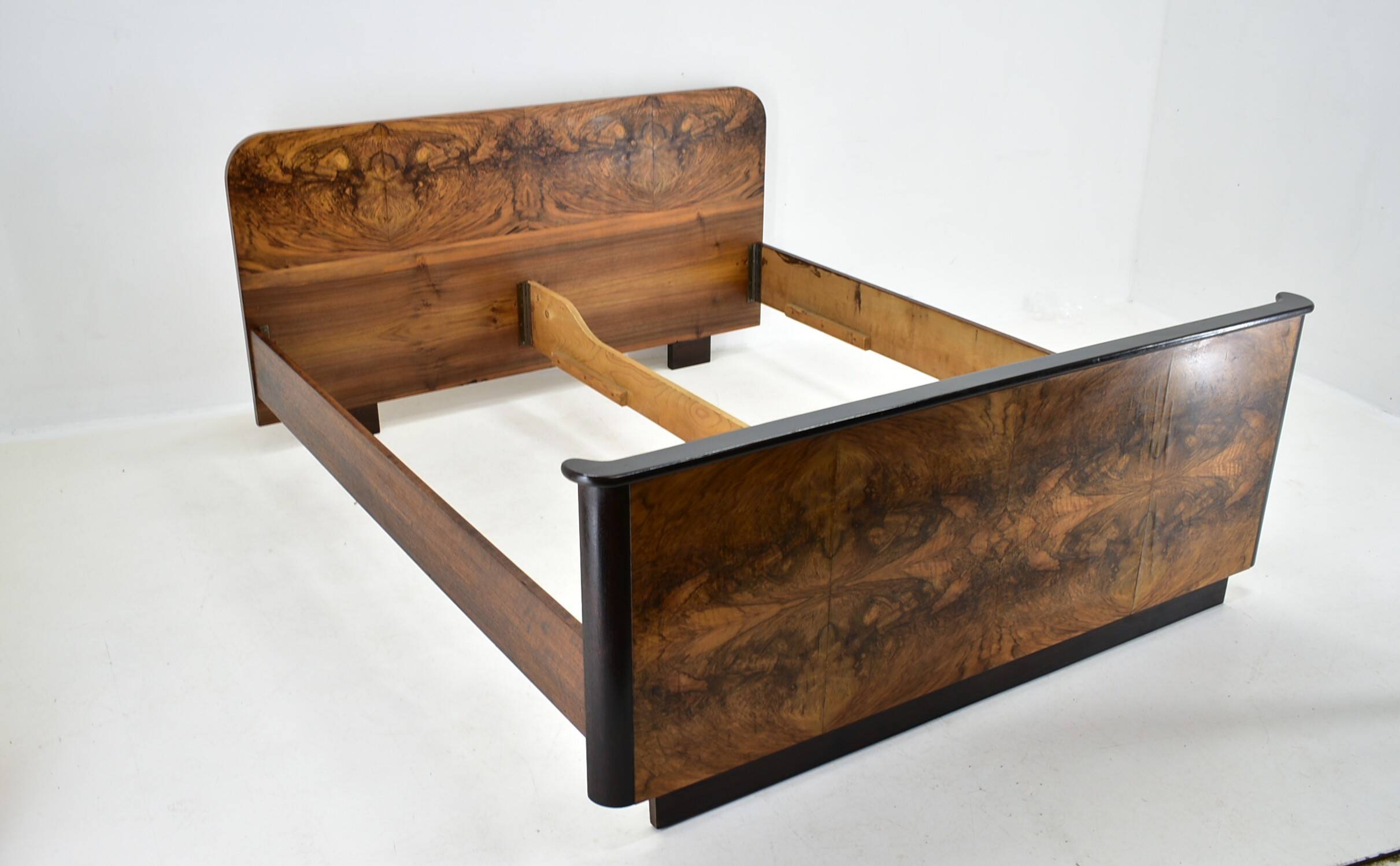 Art Deco double bed by Jindřich Halabala for Up Závody, 1945s