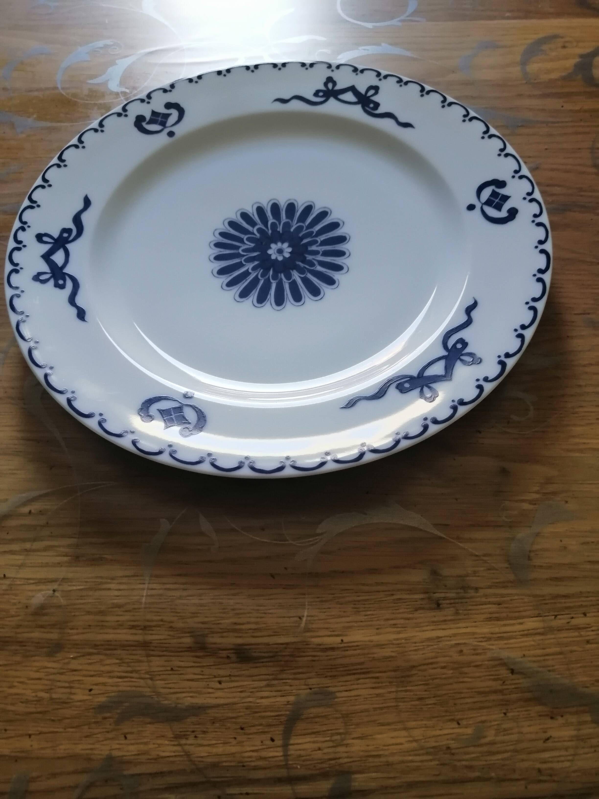 2 elegant porcelain saucers from Paris (MING BLUE model)