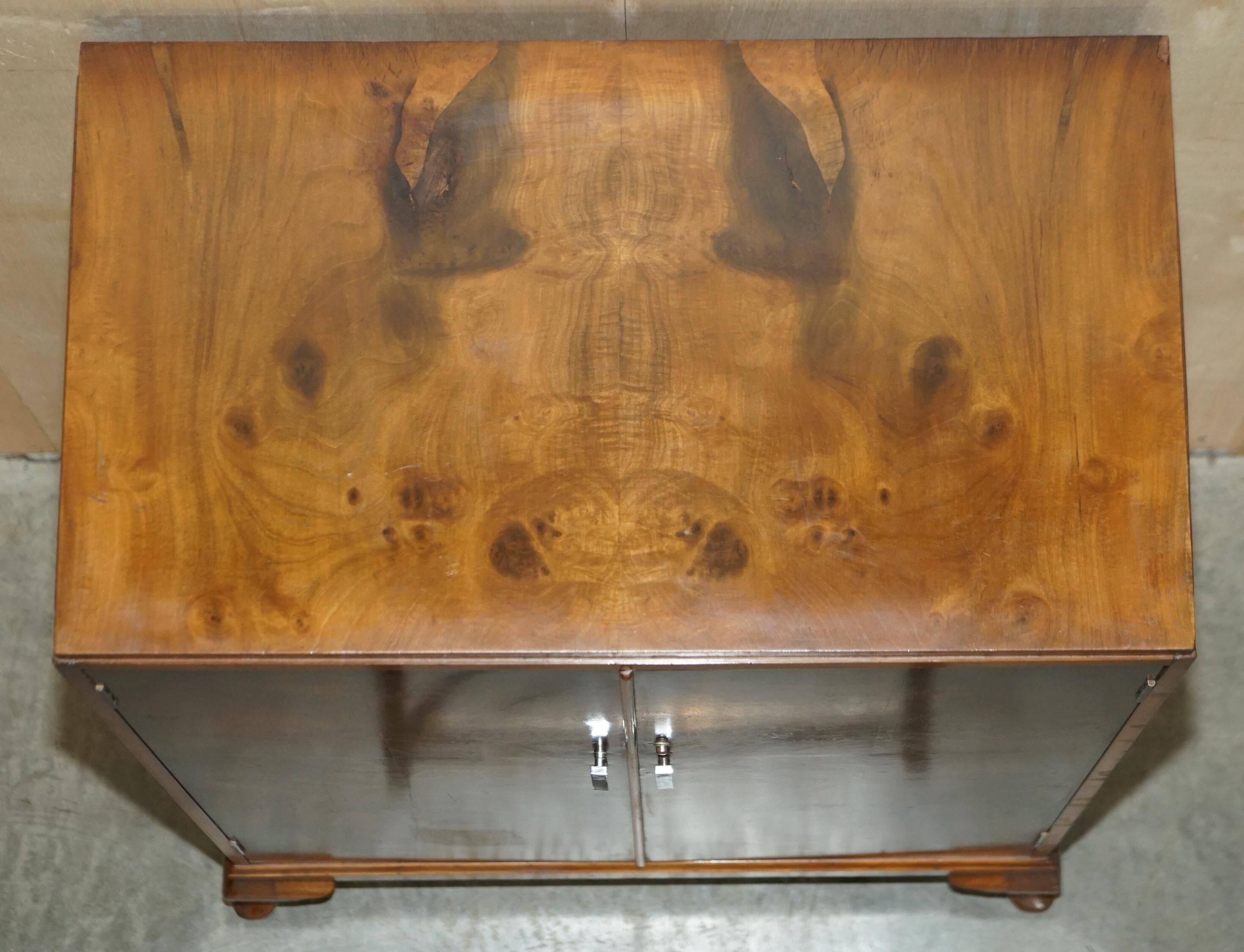 Armoire de gouvernante Art Deco en noyer burr par Waring & Gillow