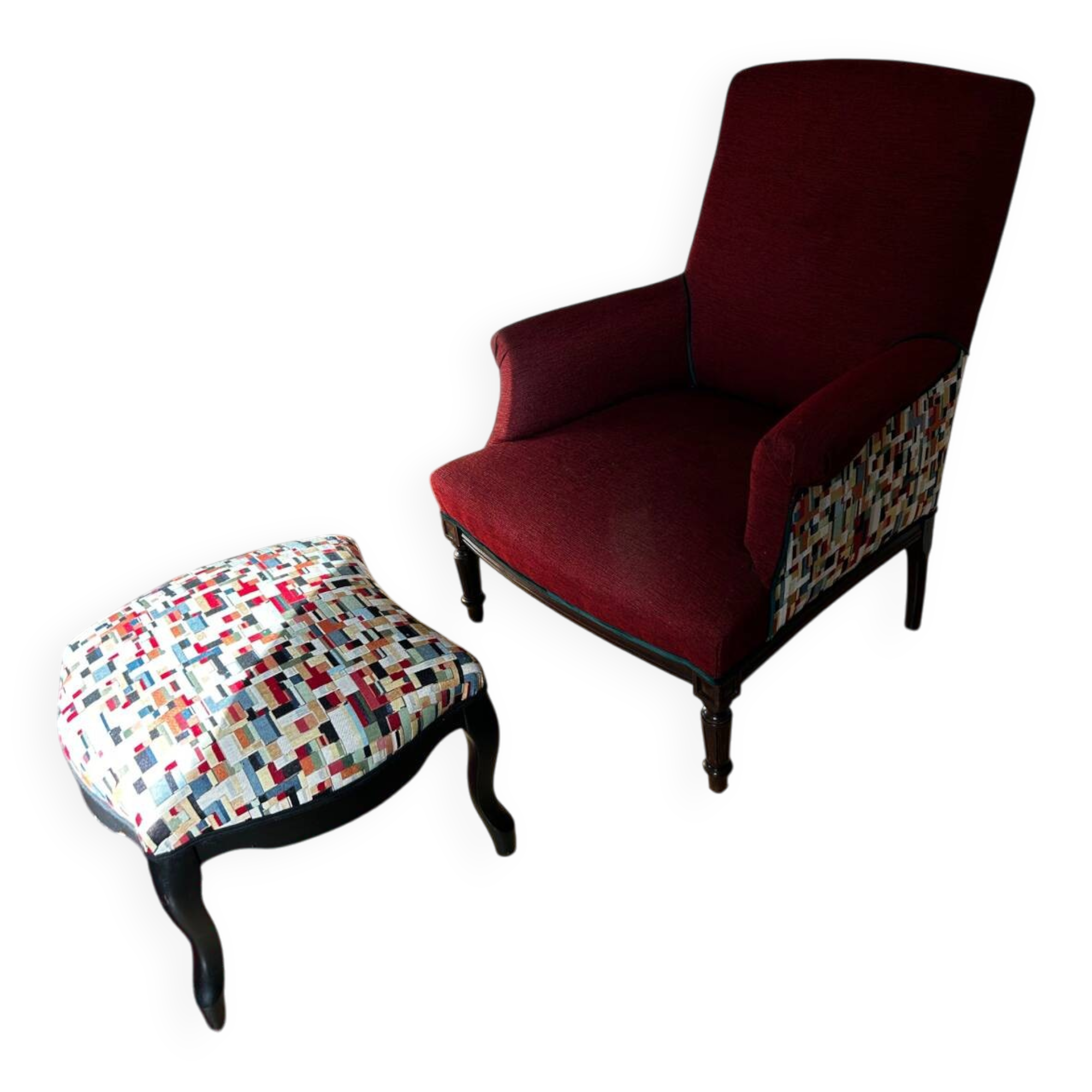 Fauteuil anglais rouge et son repose pied