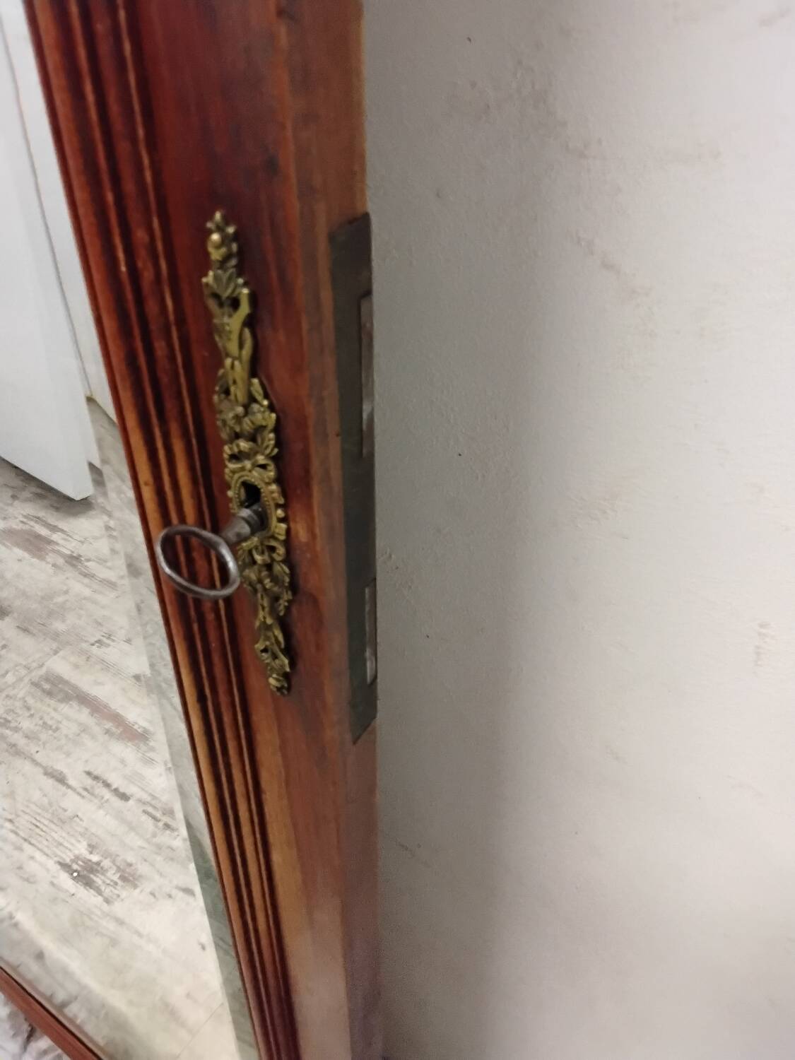 Large mirror/wardrobe door