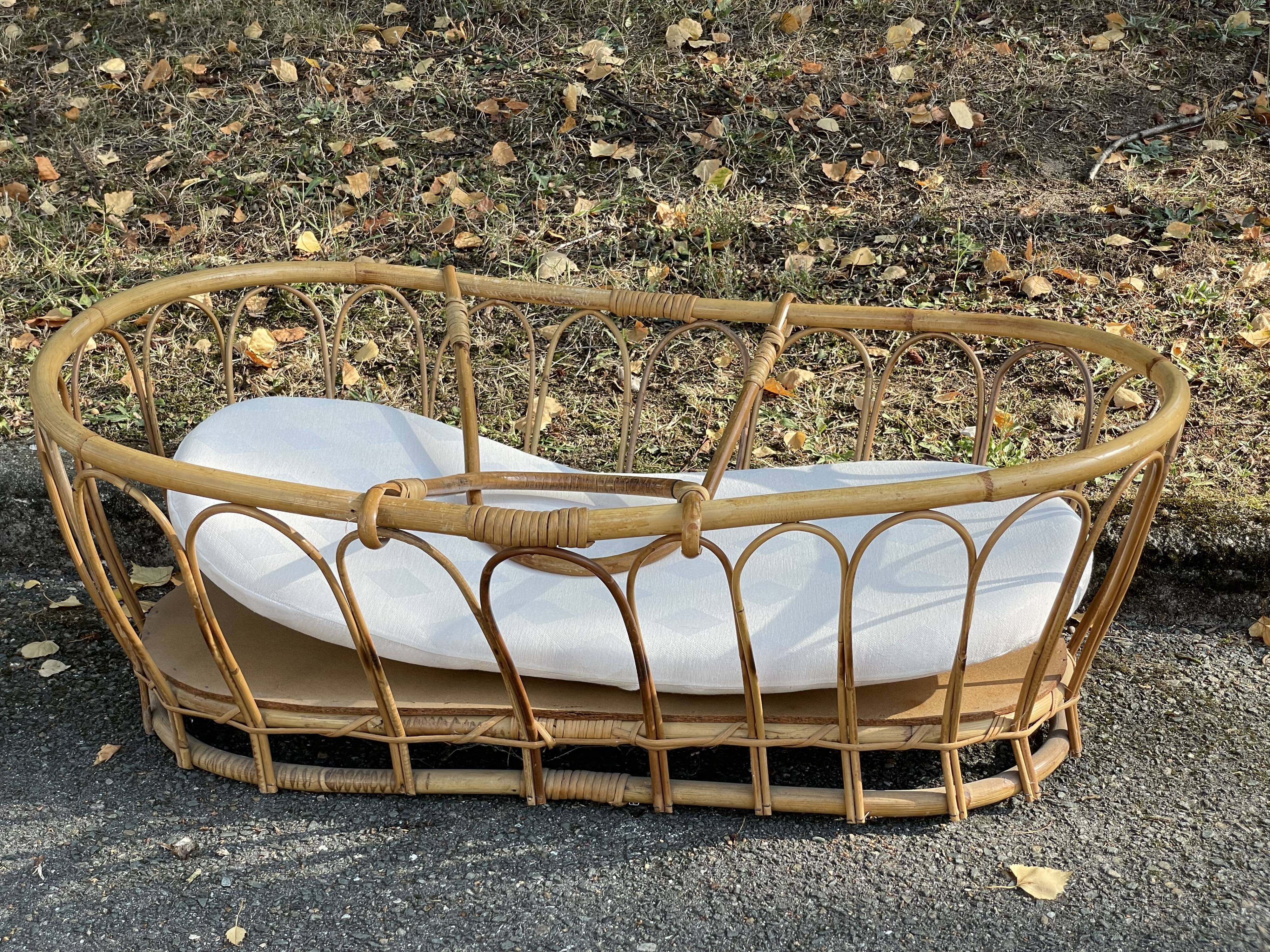 Wicker cradle