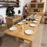 Extendable farmhouse table in solid oak