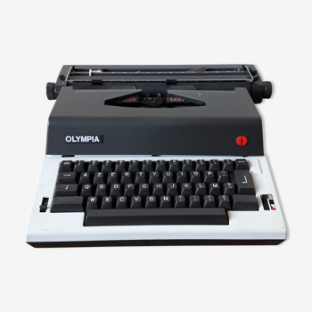 Machine à écrire Olympia vintage des années 70
