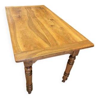 office table in blond walnut, turned legs, beautiful patina, excellent condition.