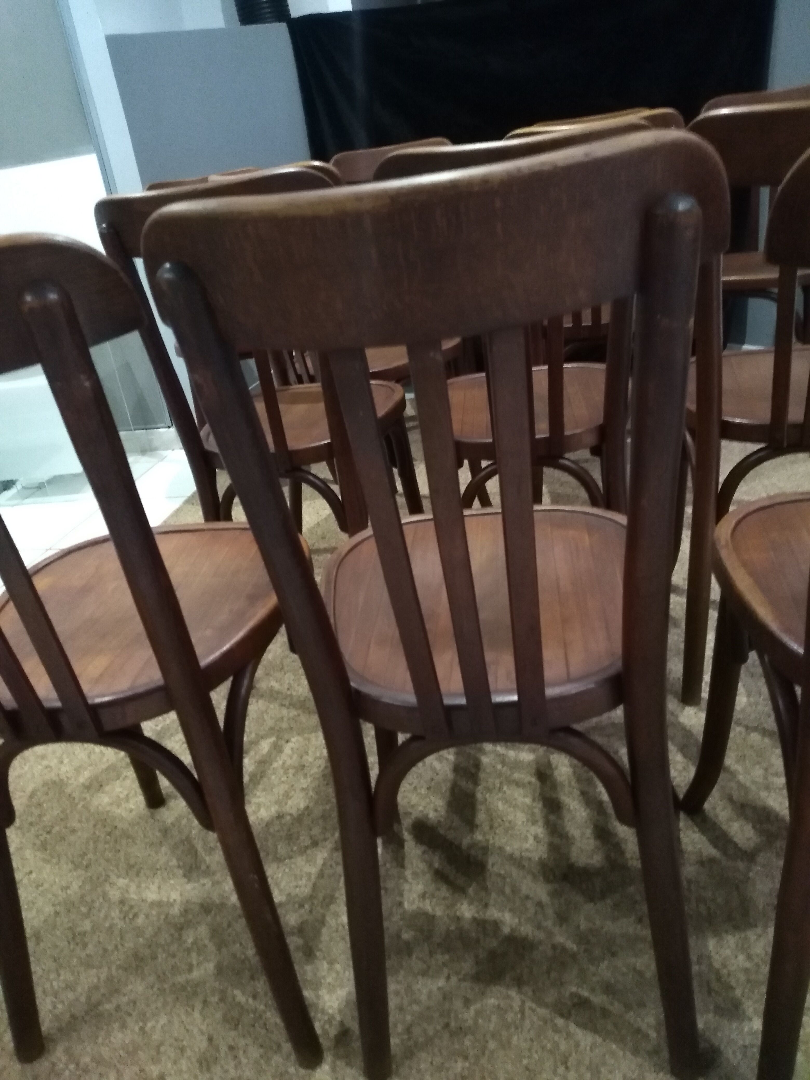 Suite  de 12 chaises de bistrot Baumann 1920