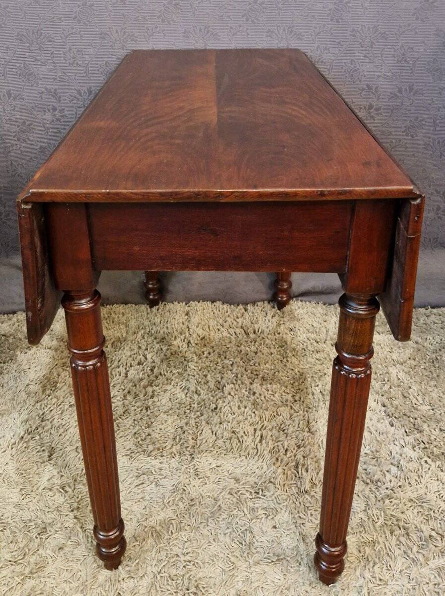 Table d'appoint en acajou