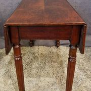 Table d'appoint en acajou