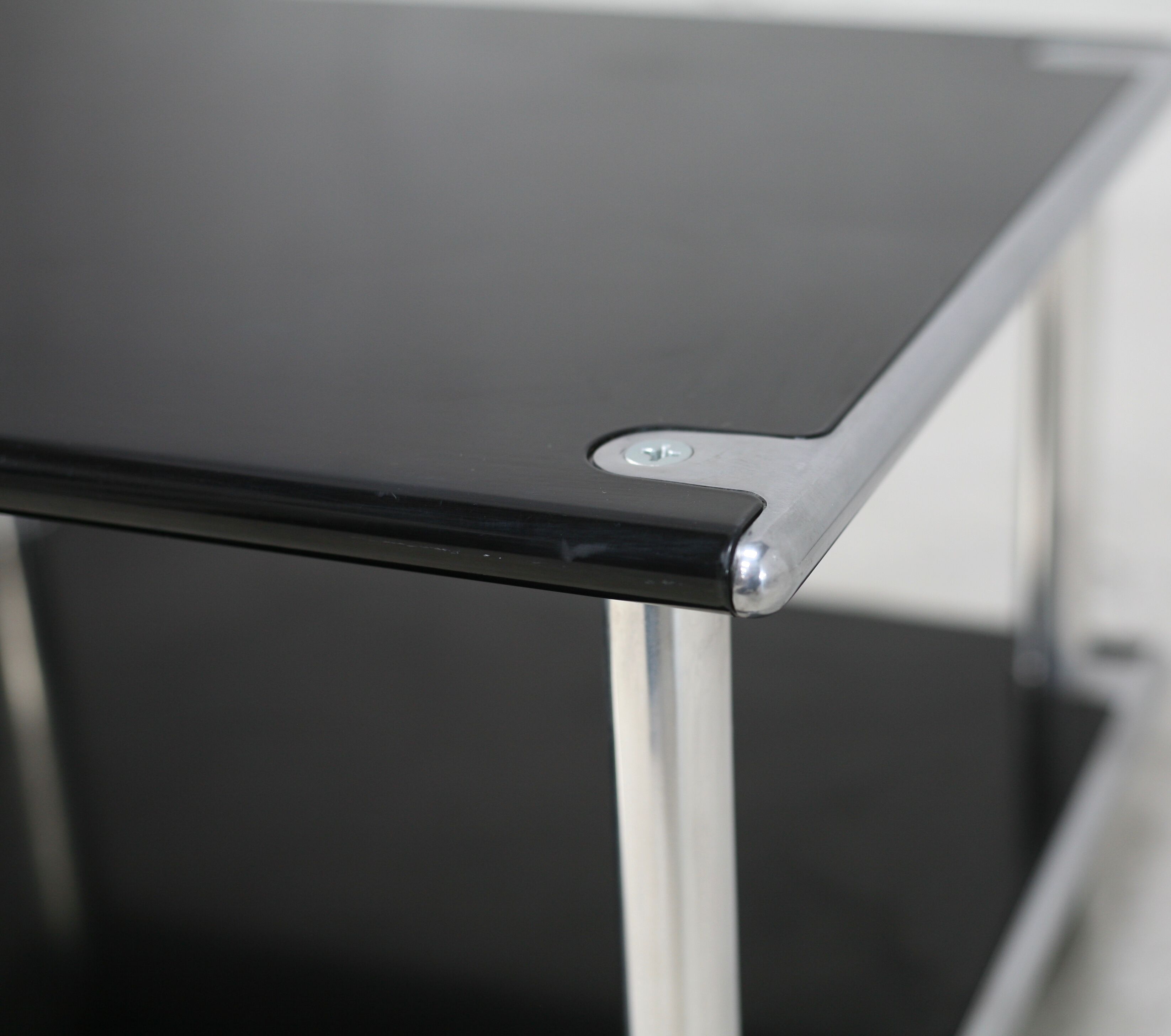 Coffee table "space age" in black lacquered steel