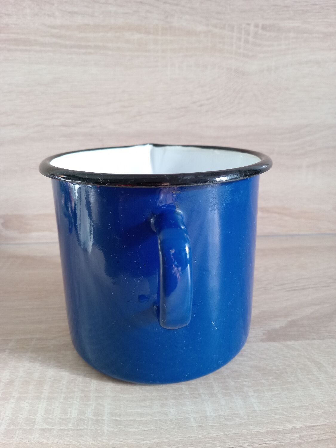 Enamelled graduated pot