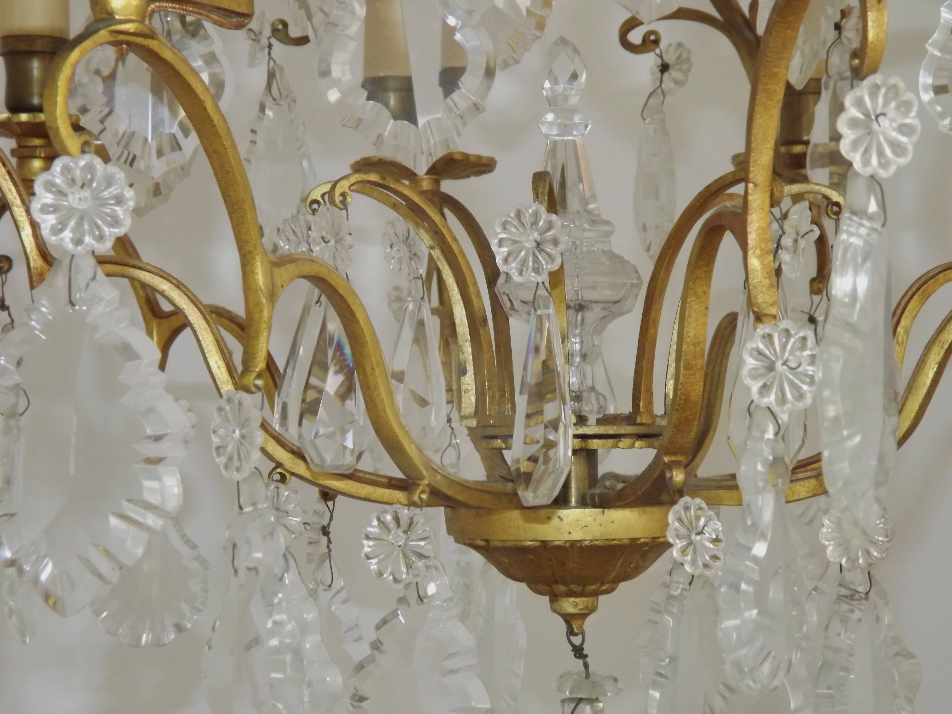French Louis XV chandelier with 8 lights in gilded bronze, glass and crystal.