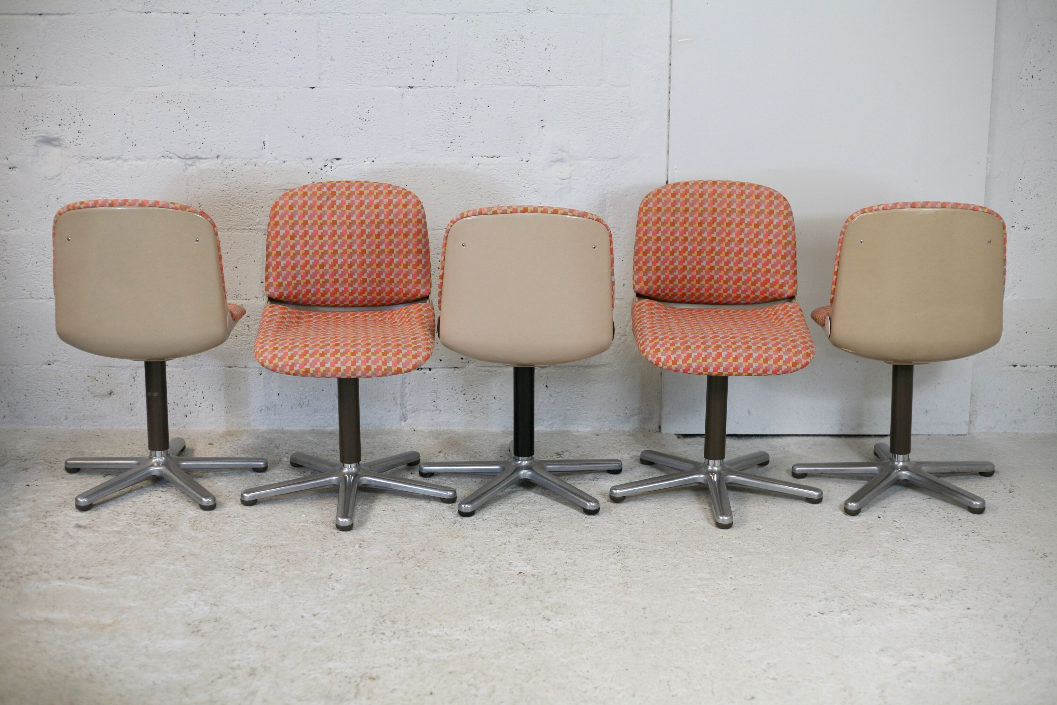 5 chairs "space age", Wilkhahn edition, plastic shells, star steel base. Circa 1970