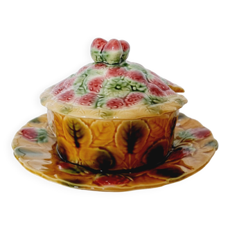 Bowl with lid and plate or Jam in Slush or Strawberry Majolica and leaves in re