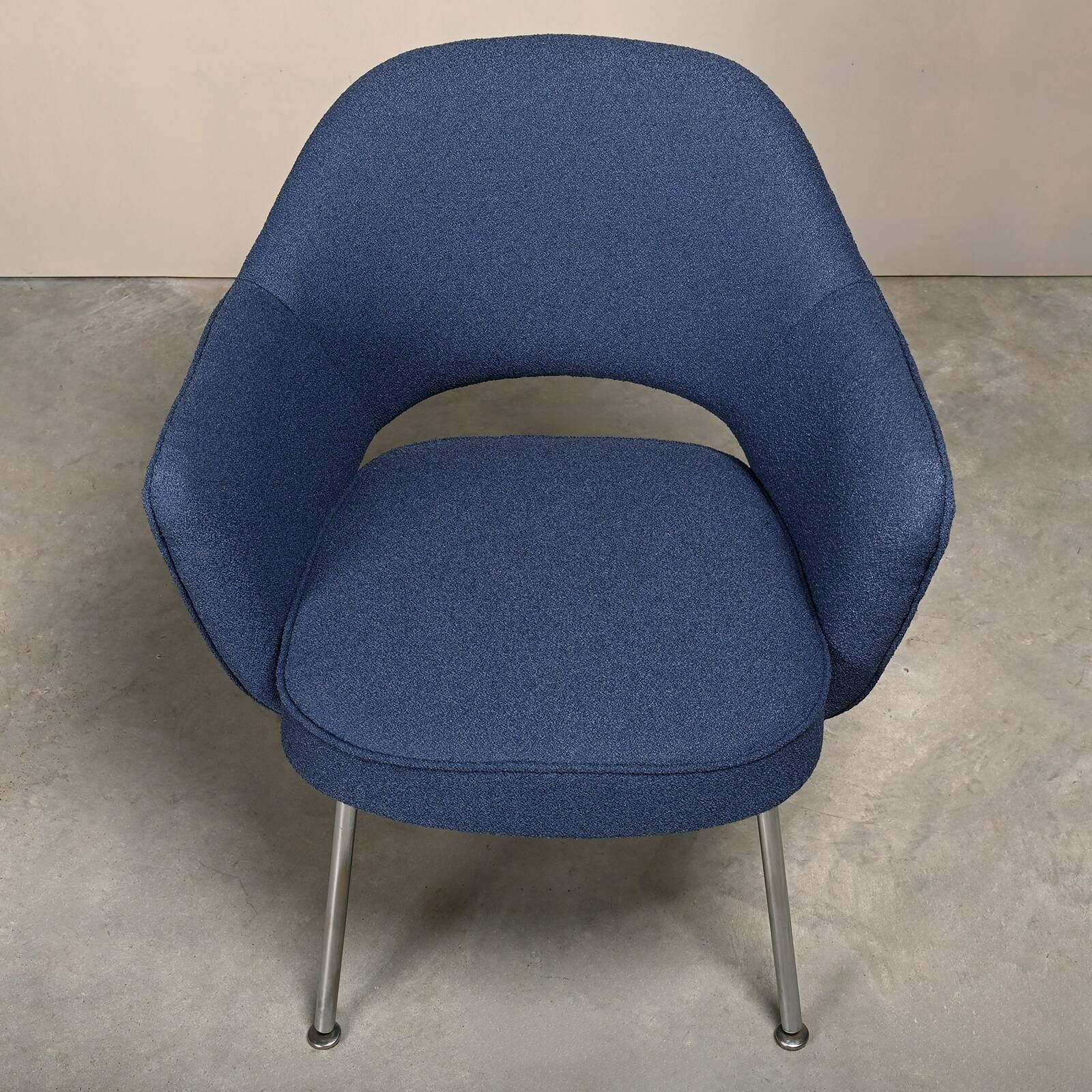 Eero Saarinen Executive Armchair in Blue Bouclé fabric for Knoll International