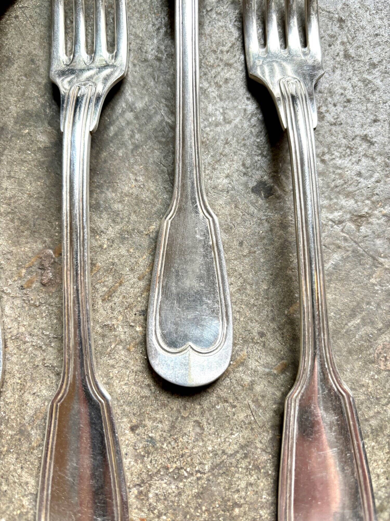 4 silver-plated forks