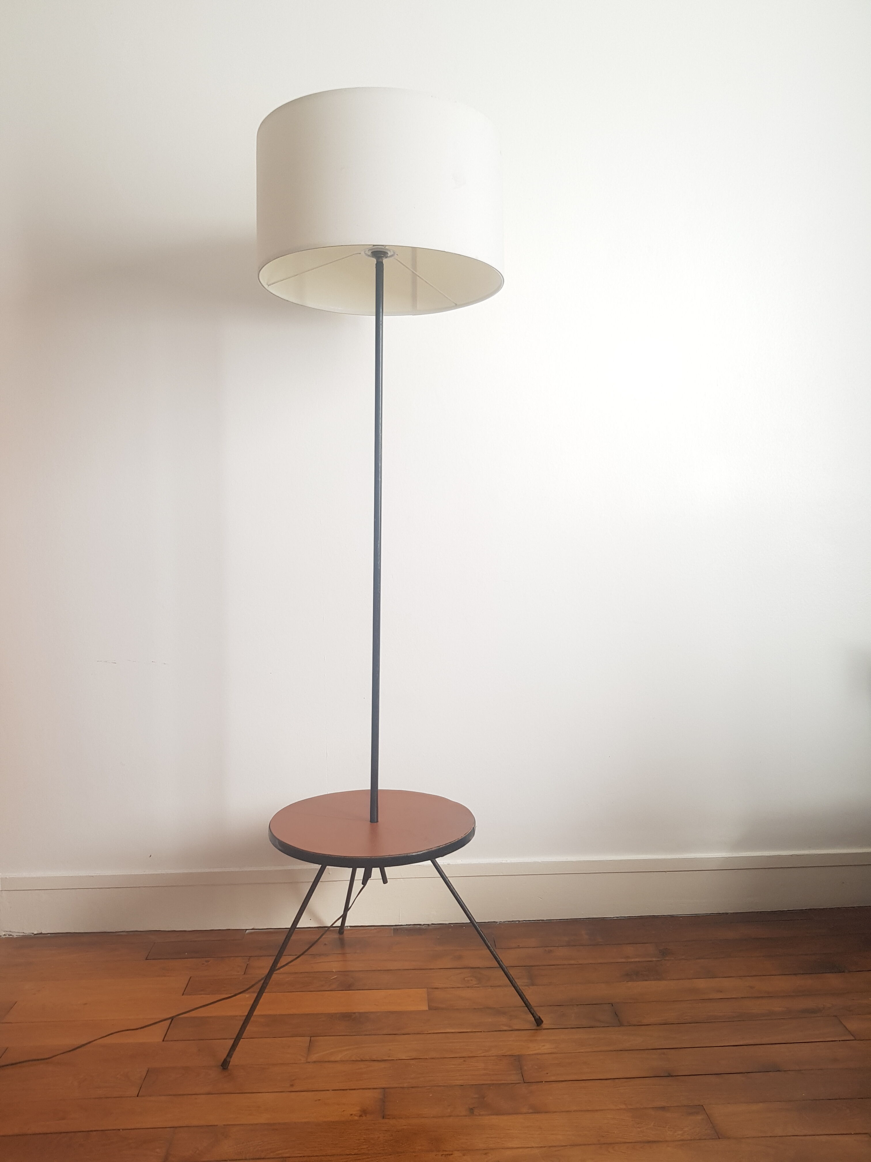 Tripod tablet floor lamp