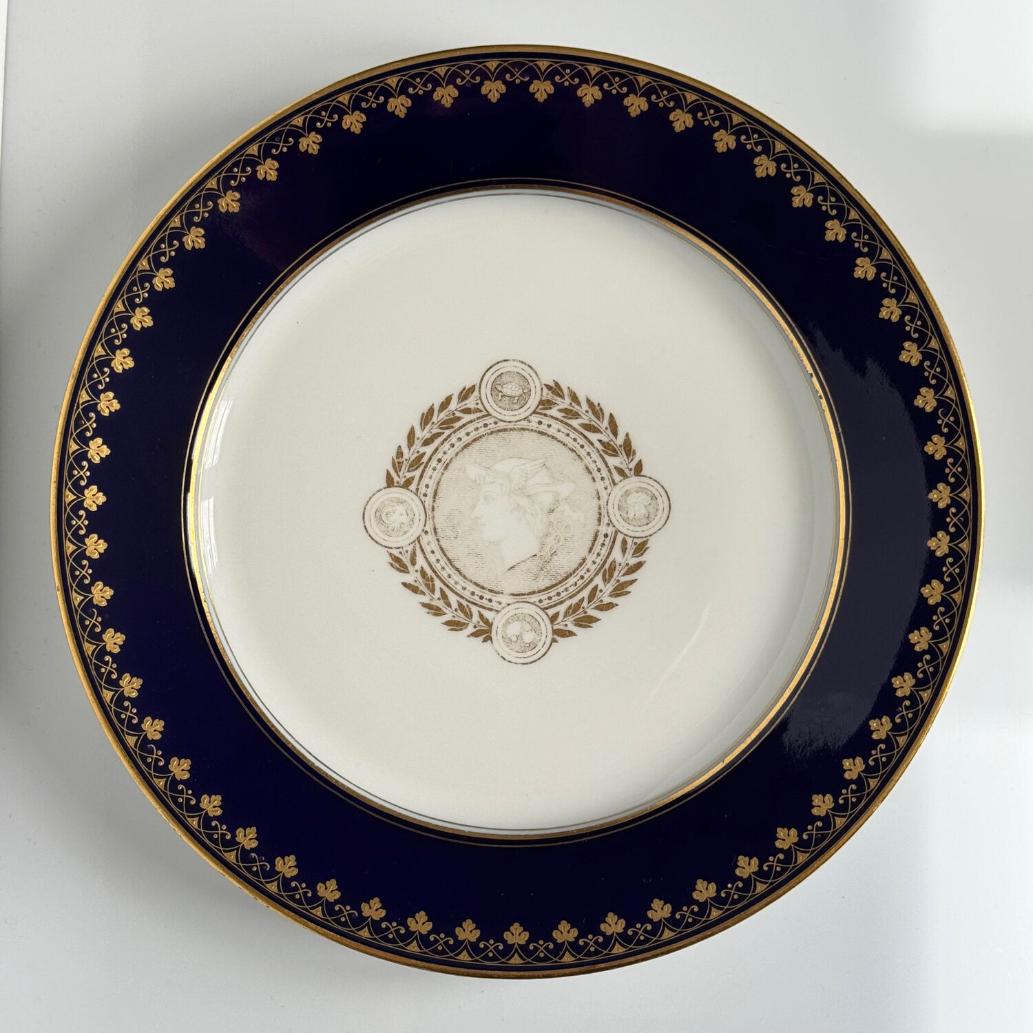 Sèvres porcelain plate | Neoclassical style | 1882-1883