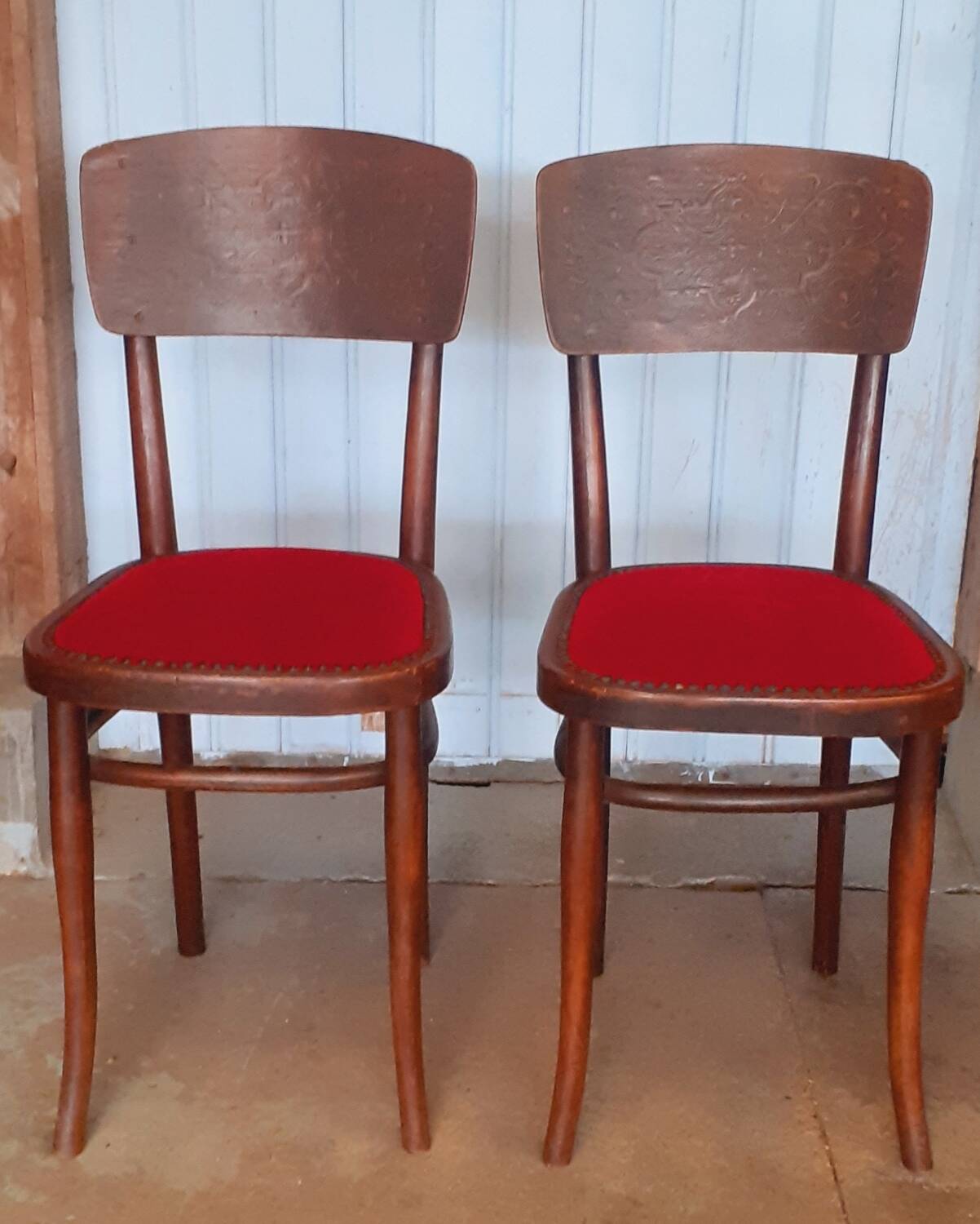 Pair of Thonet chairs.