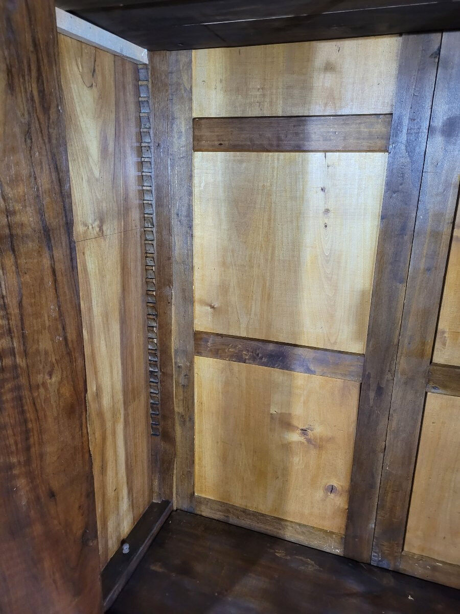 Armoire époque Louis Philippe en noyer