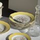 Lot de 19 grandes assiettes plates vintage jaunes fleurs roses liseré doré