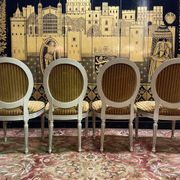 Suite de 4 chaises médaillons de style Louis XVI