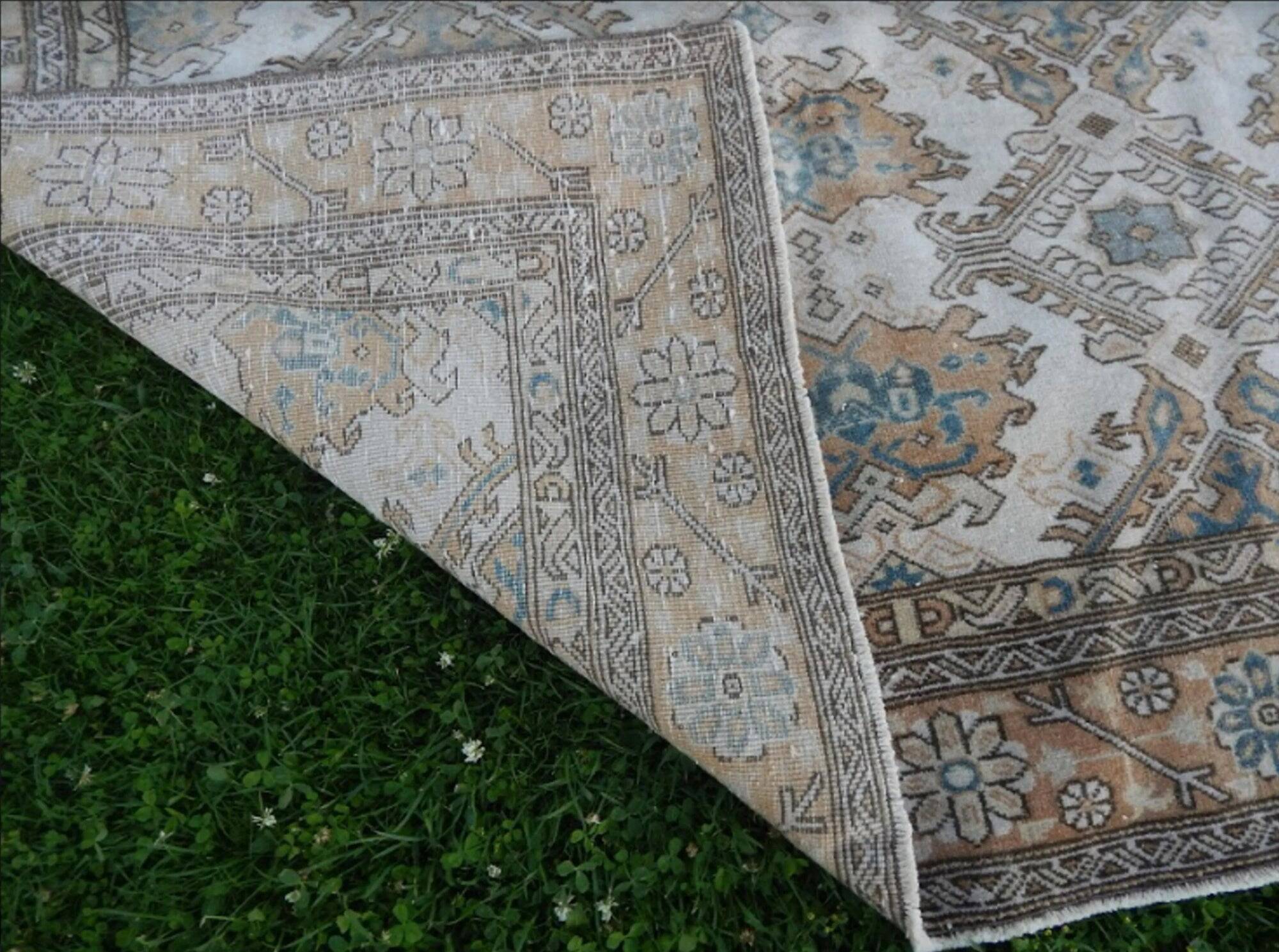Vintage handmade Turkish rug 145x270 cm