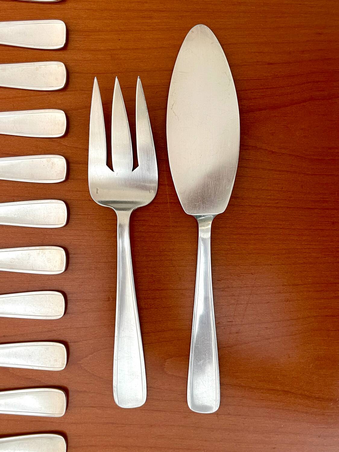 Ravinet d'enfert fish service, 12 place settings with serving cutlery