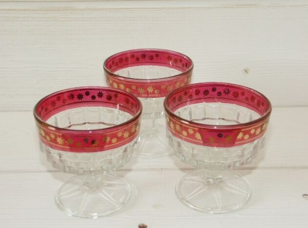 Lot of 3 vintage glass cups from the 50s