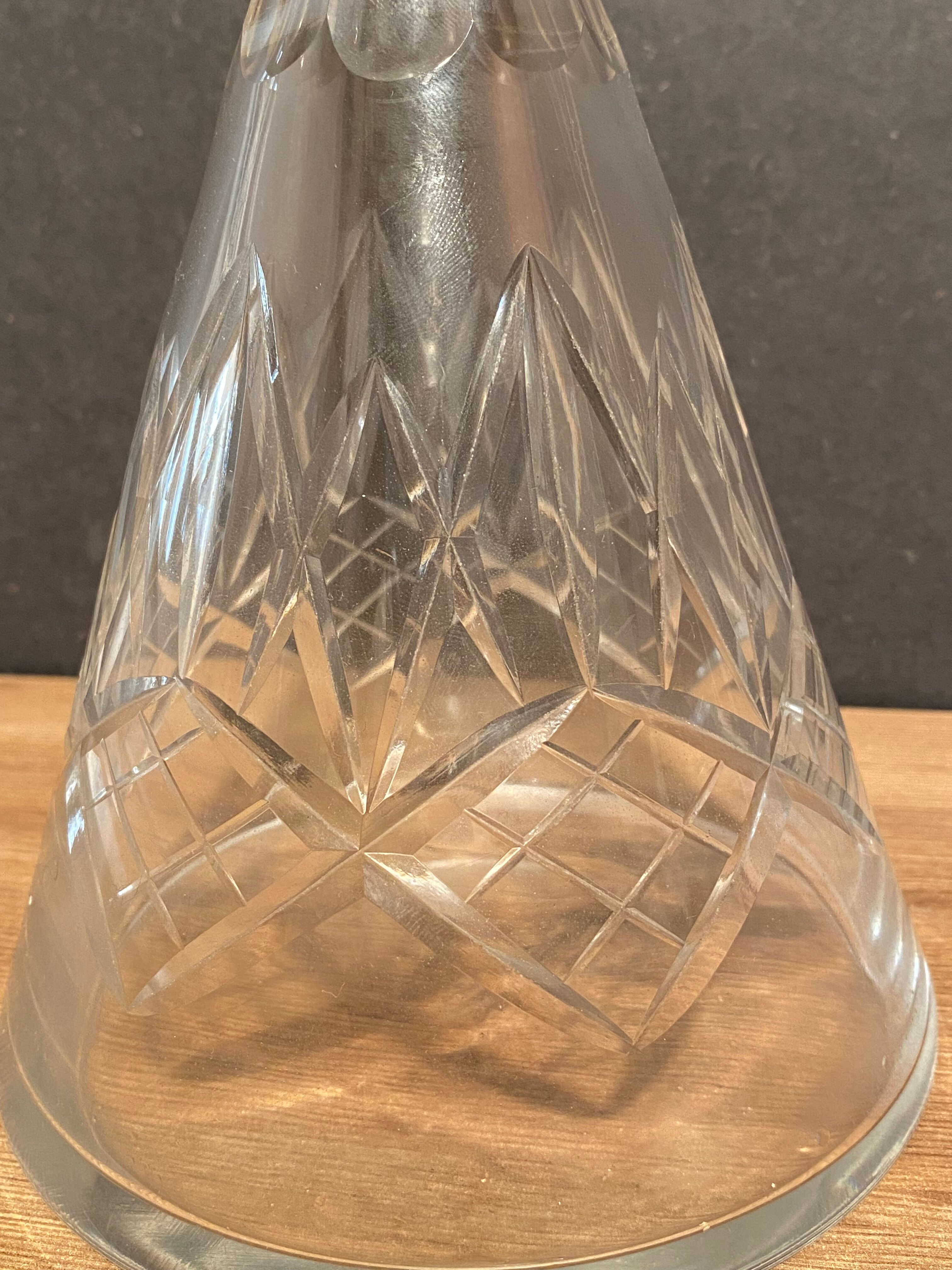 Piriform carafe in cut crystal