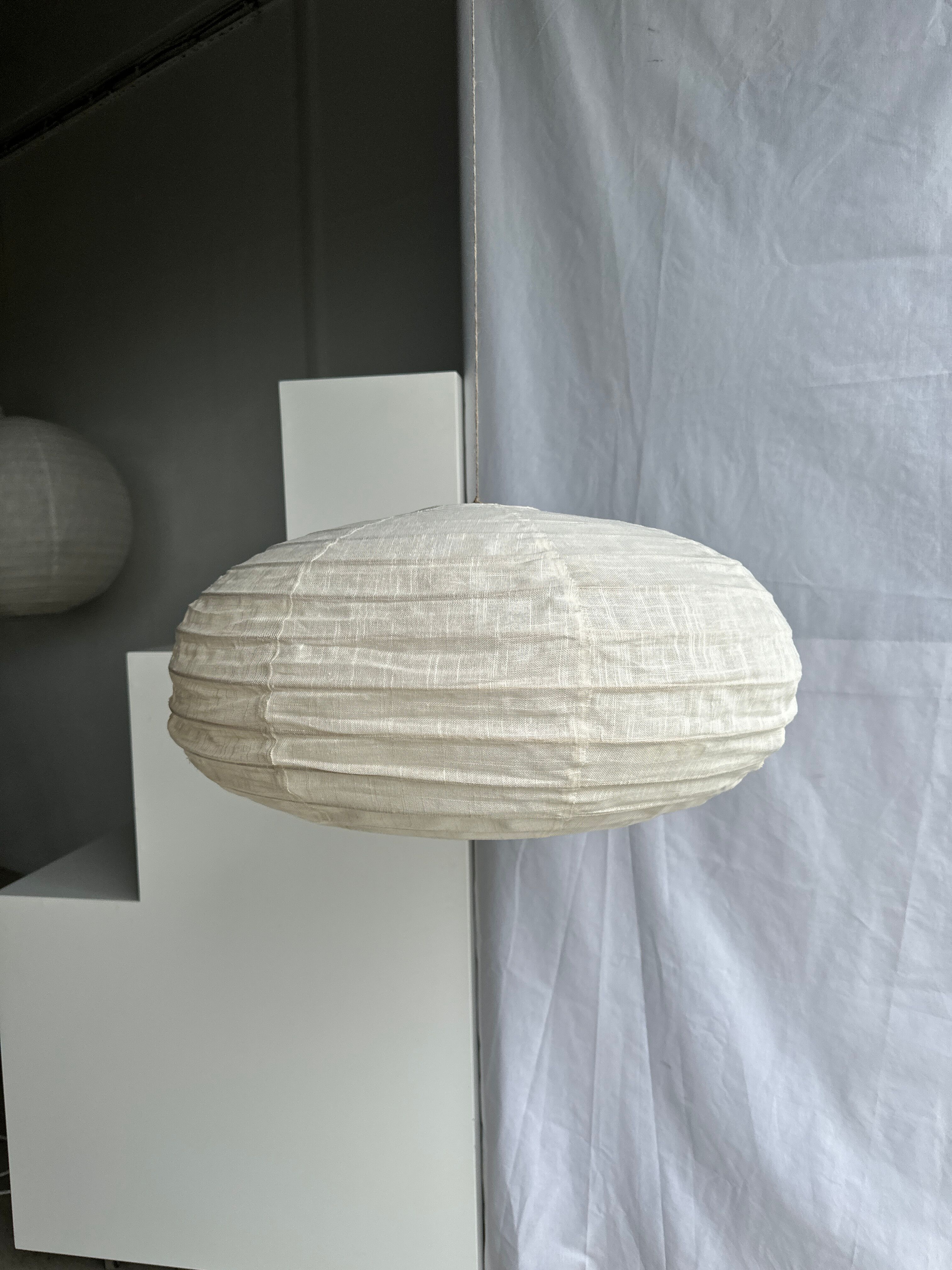 Suspension in rattan and natural linen Japanese style flattened oval h35 d60
