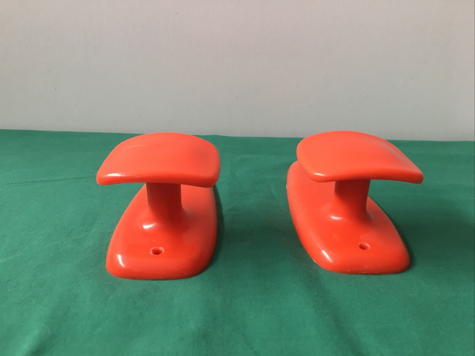 Pair of Patère coat rack Syla France plastic orange design 70s