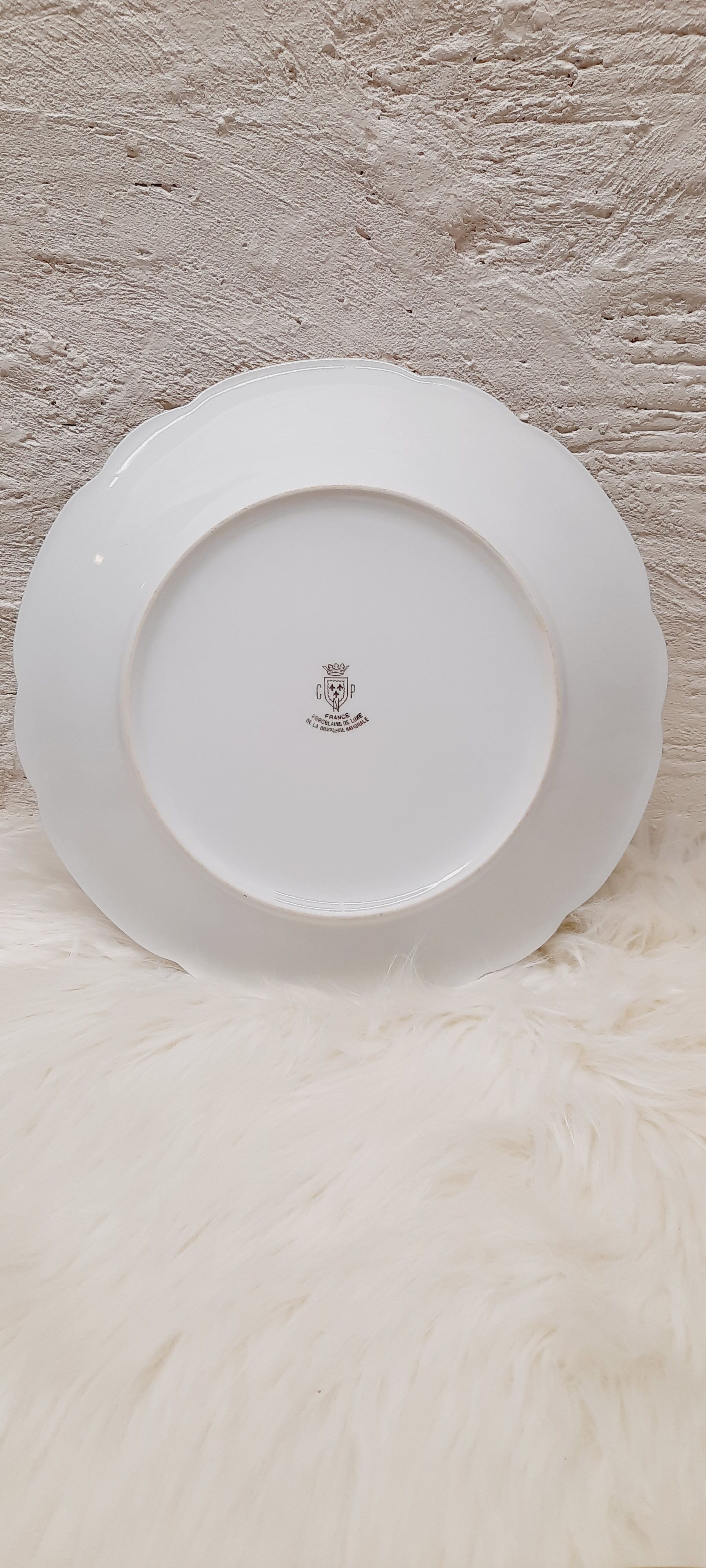 Lot 2 plats porcelaine blanc et or