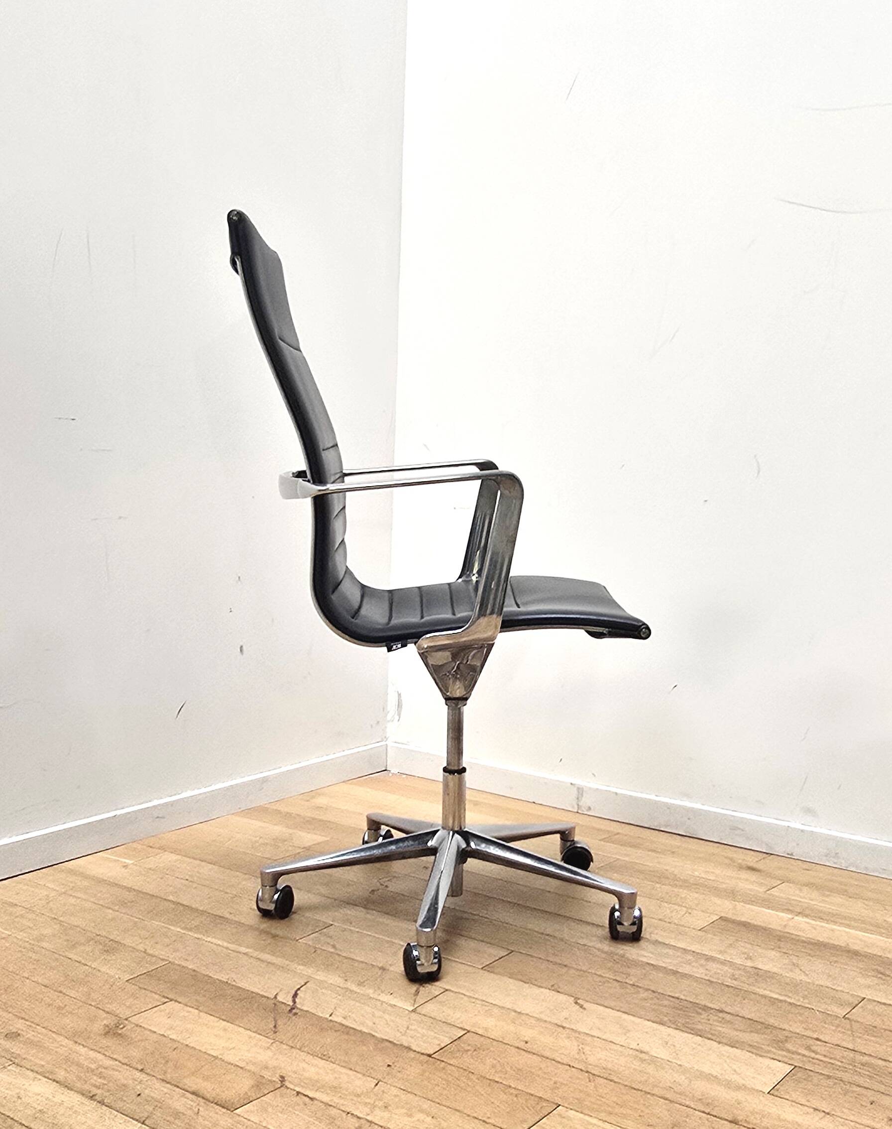 Una Chair Management executive chair, ICF