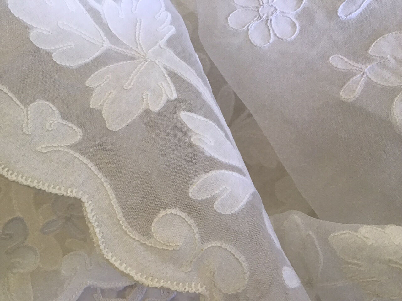 Ceremonial tablecloth in white organza