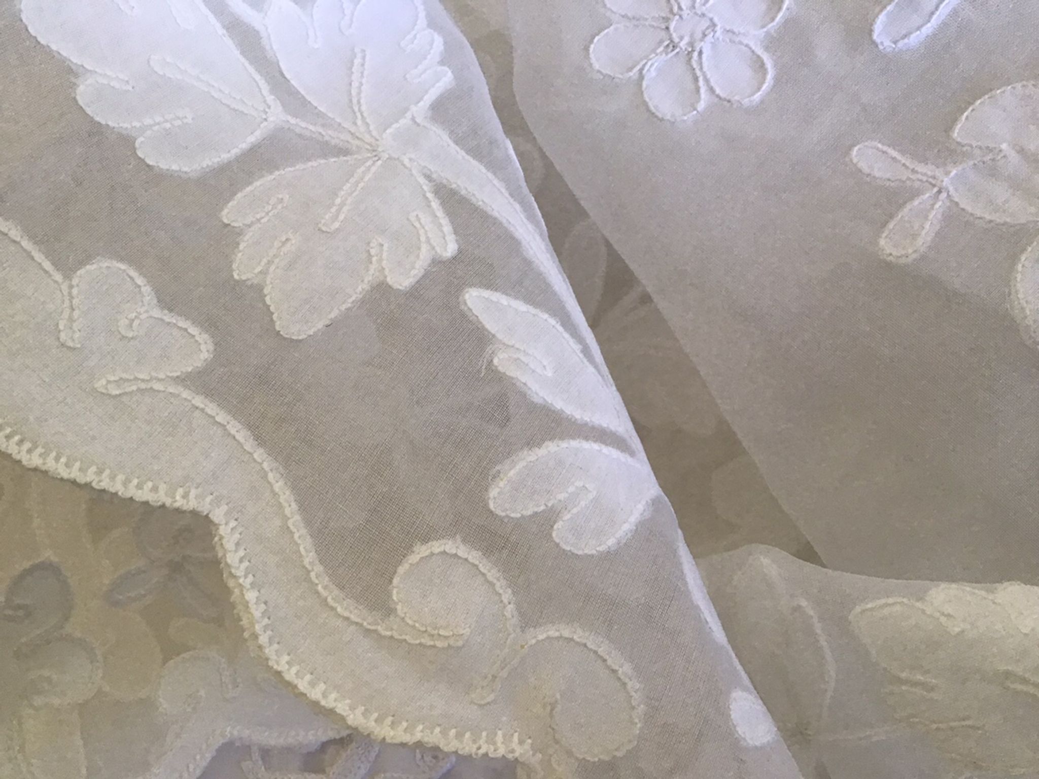 Nappe de cérémonie en organza blanc