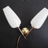 Applique double en laiton des années 1960- Globe en verre blanc