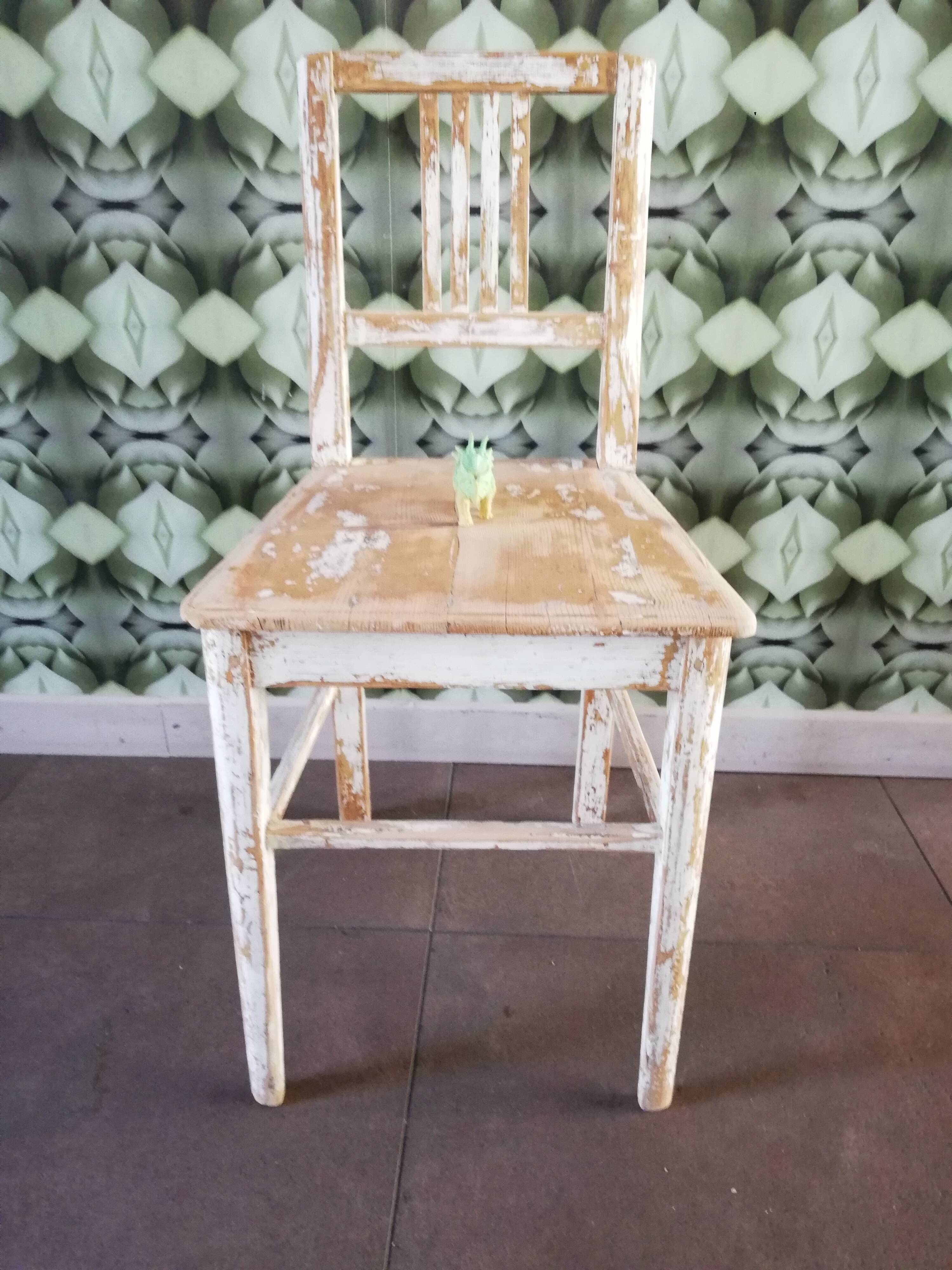 5 vintage wooden chairs