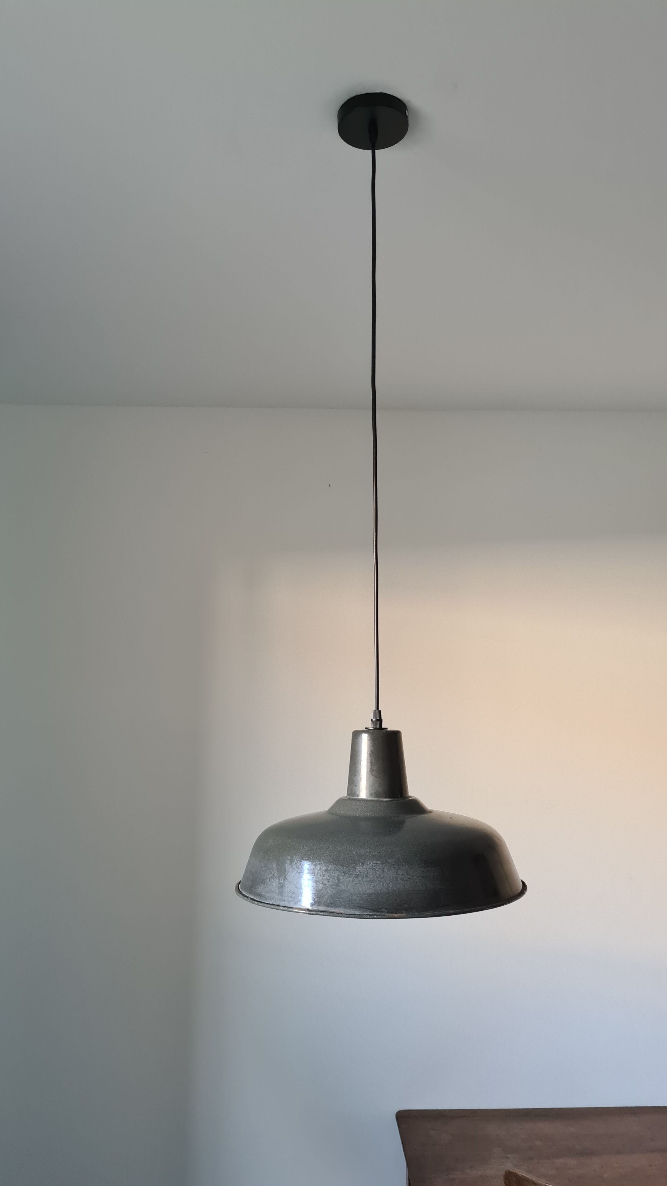 Vintage industrial suspension in enamelled sheet metal