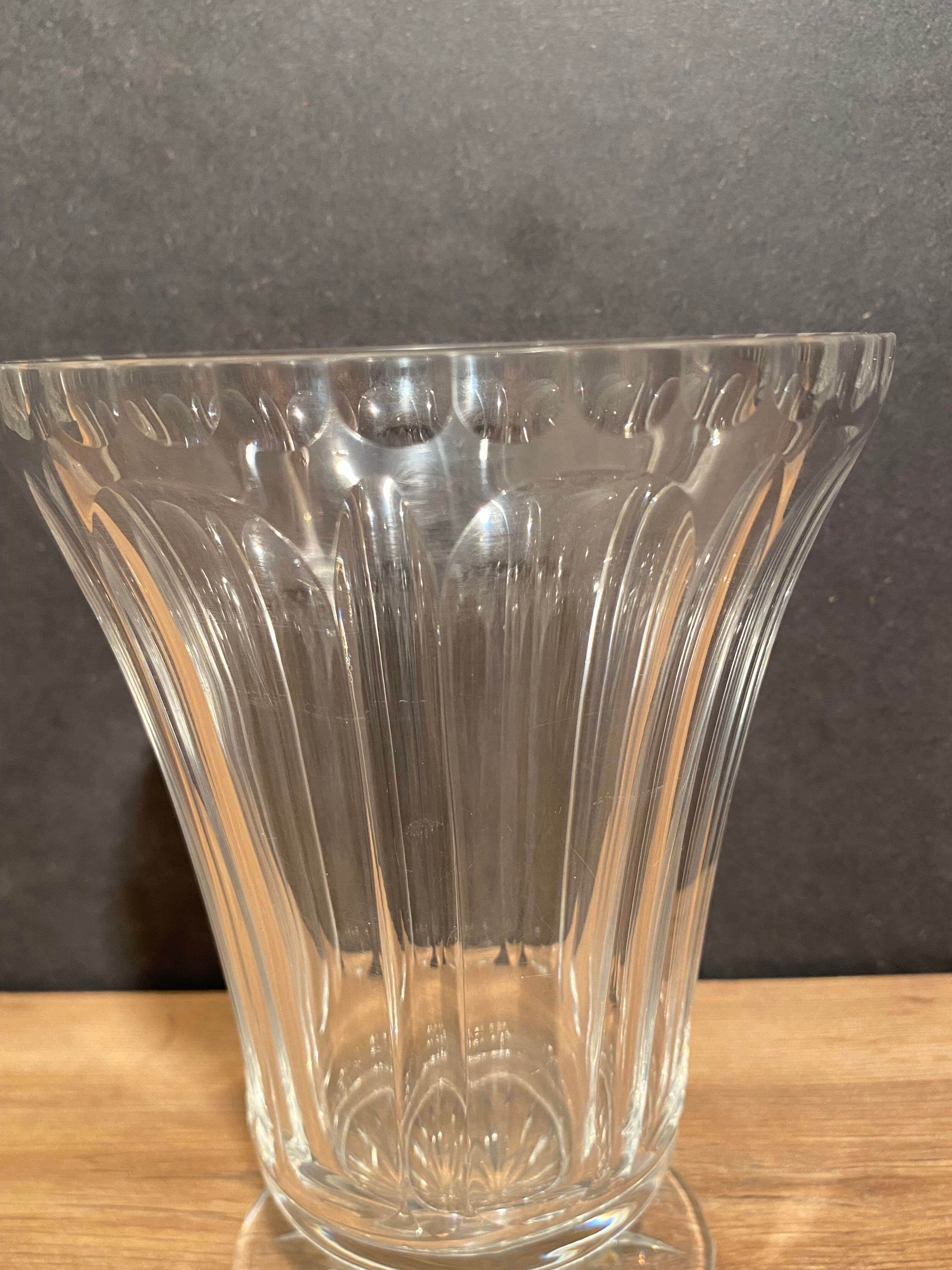 Vase on pedestal in cut crystal mid-twentieth century