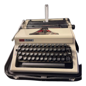 Vintage portable typewriter Daro Erika model 100/105