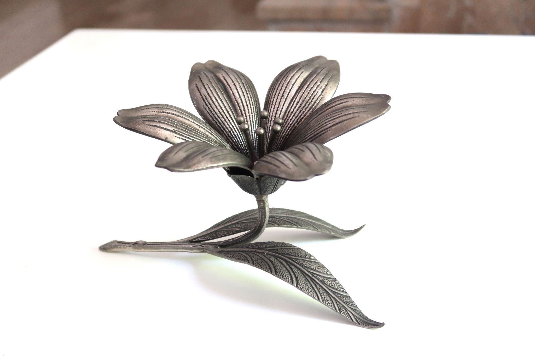 Fleur cendrier en métal argenté 6 pétales années 60