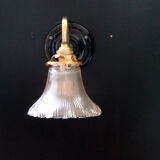 Applique murale en verre prismatique type holophane et col de cygne en laiton