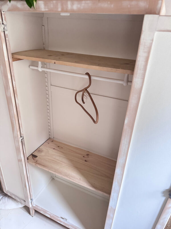 Armoire parisienne