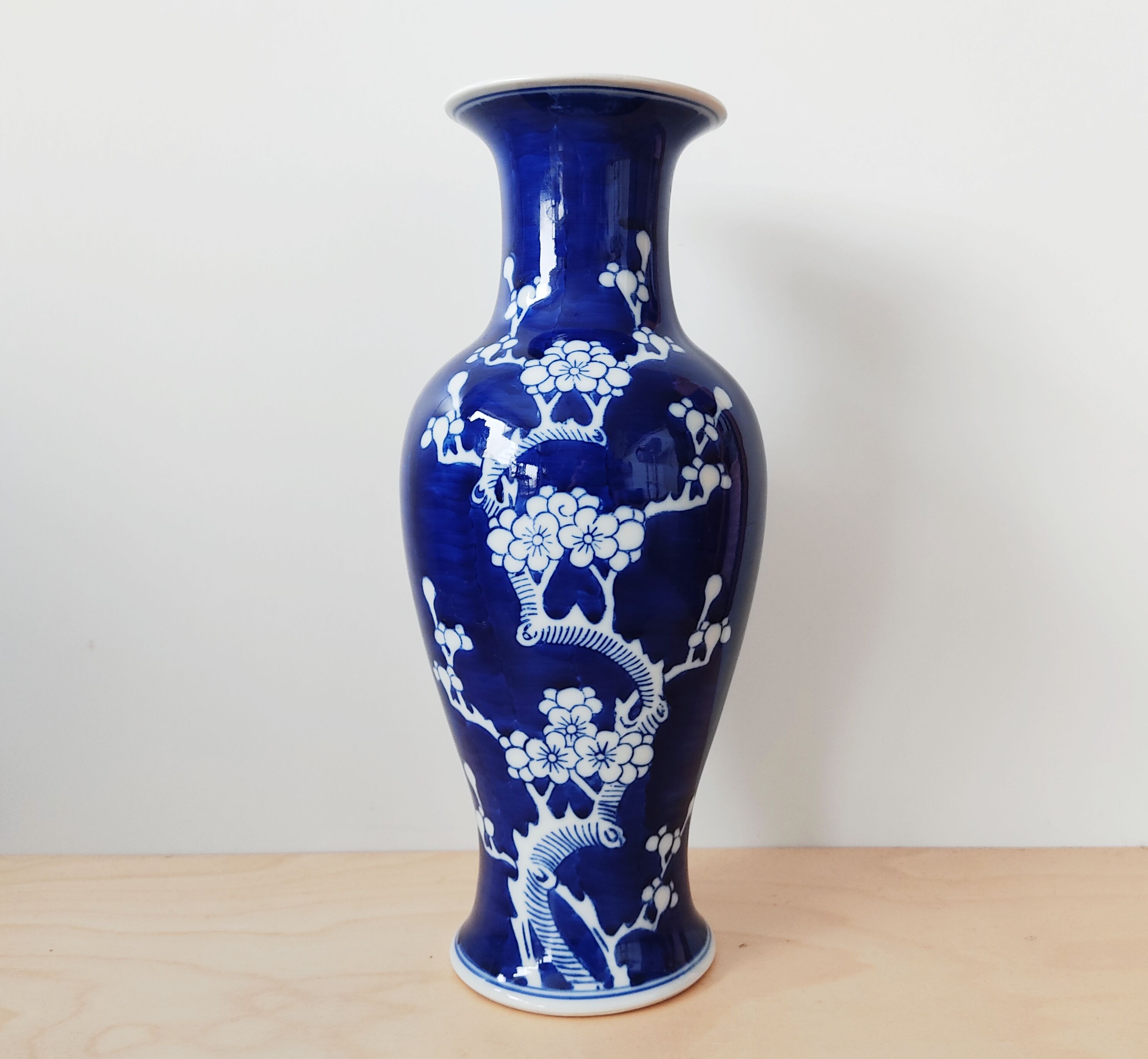 Chinese vase decorating plum blossoms