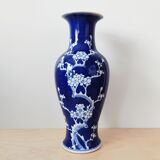 Chinese vase decorating plum blossoms
