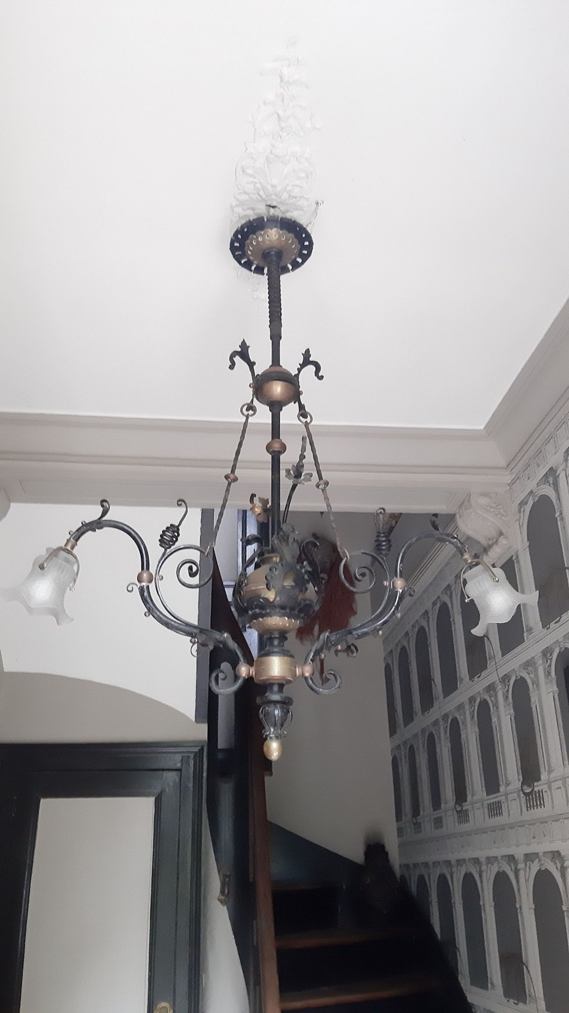 Lustre néo gothique