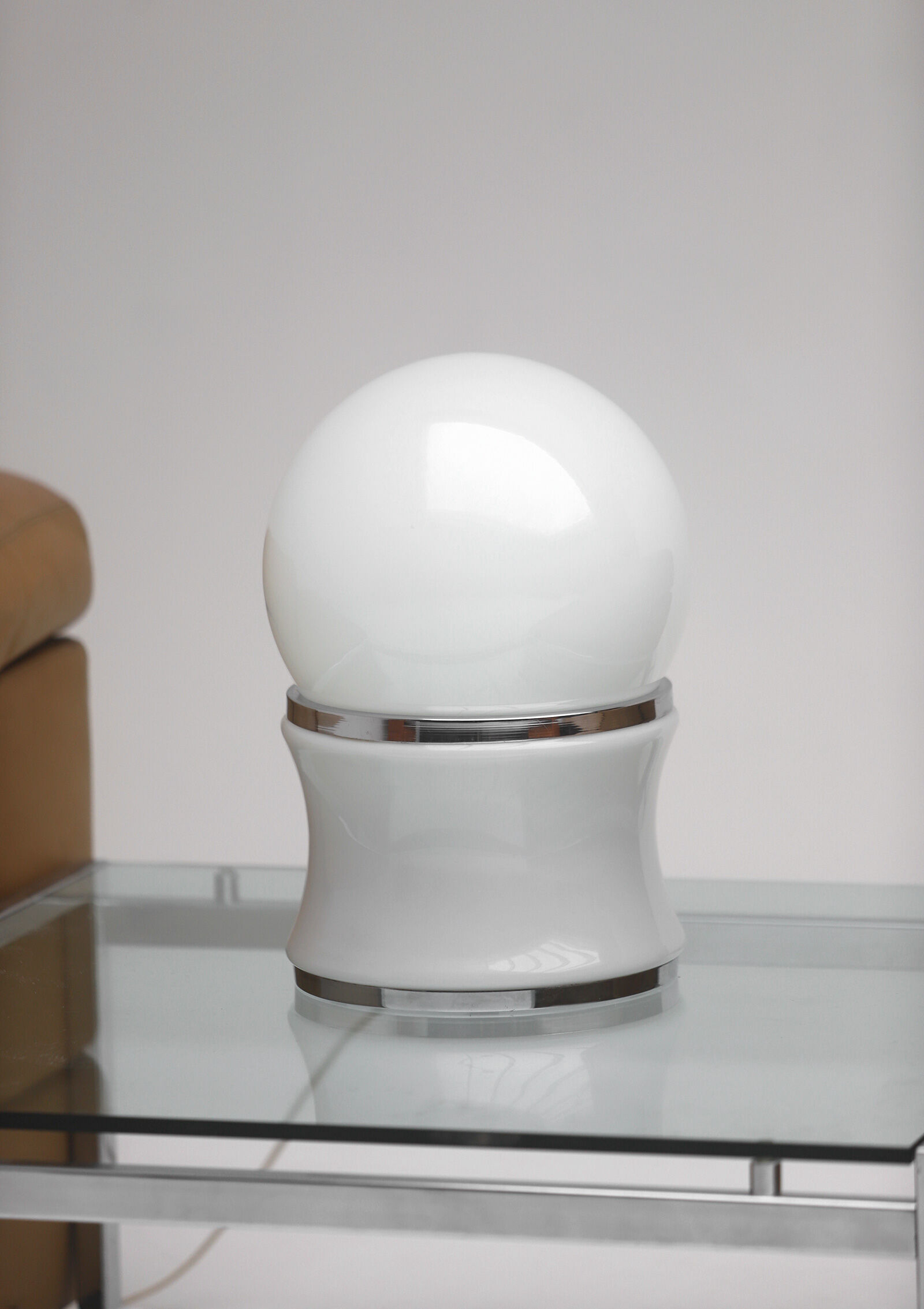 White table lamp in white opaline glass 1970s