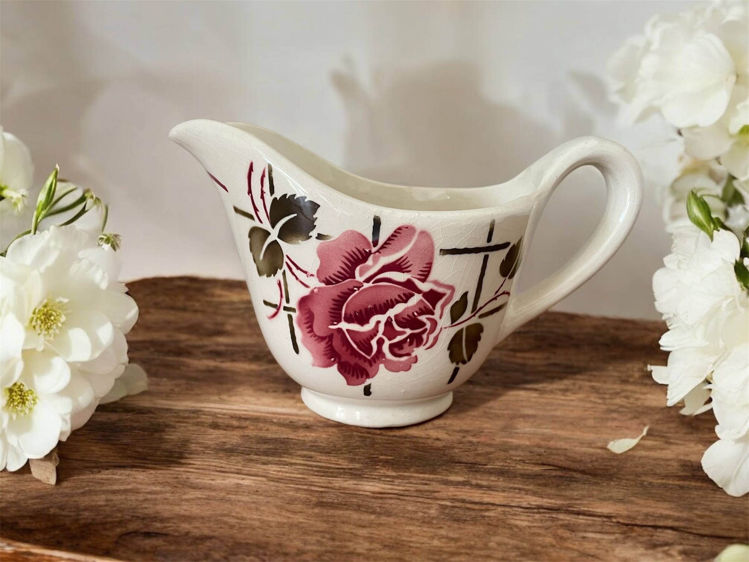 Antique sauce boat in Badonviller earthenware.