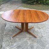 Baumann oval table